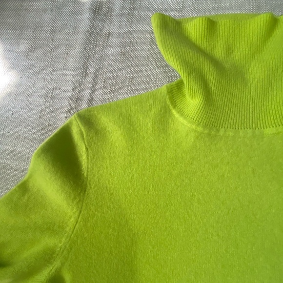 Lord & Taylor Chartreuse Green Cashmere Cozy Long Sleeve Turtleneck Sweater-Sz-M - Picture 3 of 16